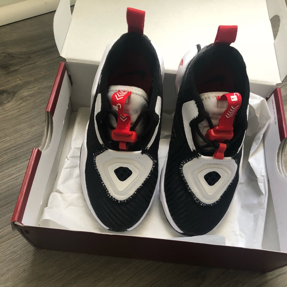 Nike Lebron XIV kids basketball shoes brand new!